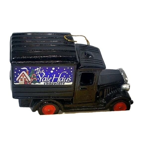 Santa’s Workbench Christmas Village – Yale Haus Chocolate Truck Figure (2015) - Picture 11 of 12